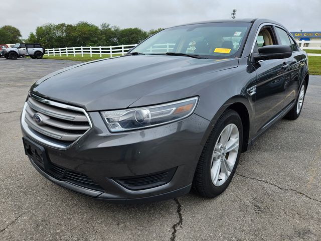 2016 Ford Taurus SE photo 3