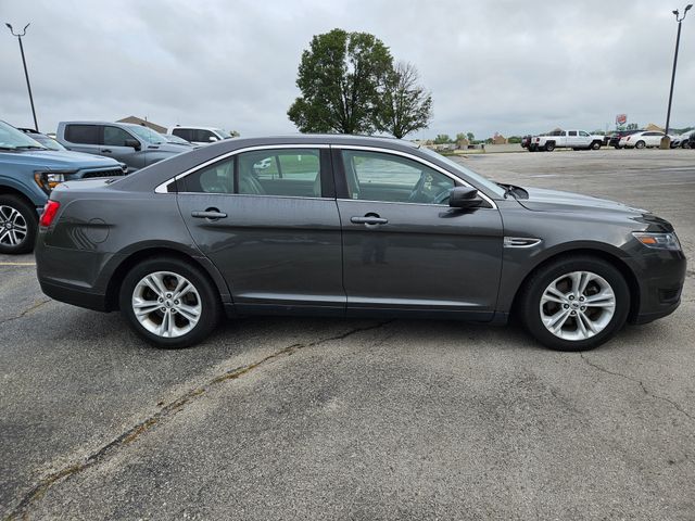 2016 Ford Taurus SE photo 4