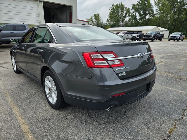 2016 Ford Taurus SE photo 6