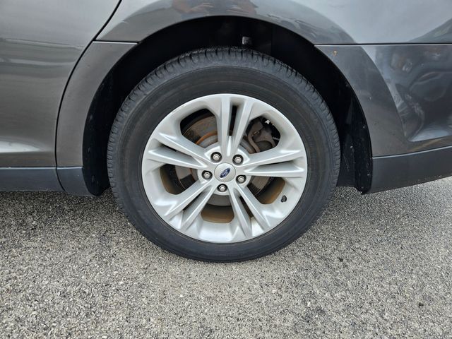2016 Ford Taurus SE photo 8