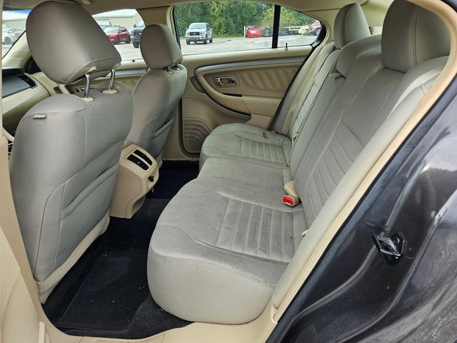 2016 Ford Taurus SE photo 9