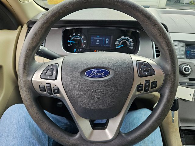 2016 Ford Taurus SE photo 13