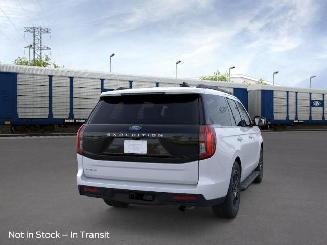 2025 Ford Expedition photo 6
