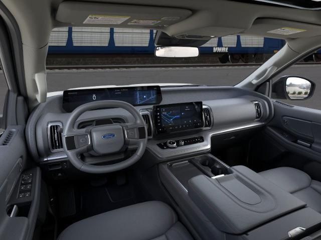 2025 Ford Expedition photo 7
