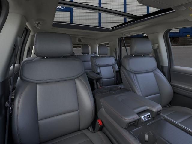 2025 Ford Expedition photo 8