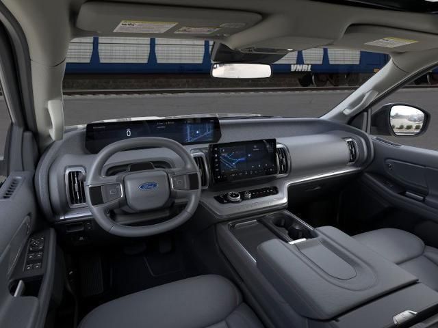 2025 Ford Expedition photo 9
