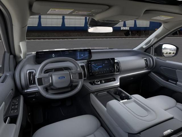2025 Ford Expedition photo 9
