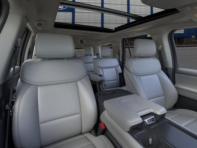 2025 Ford Expedition photo 10