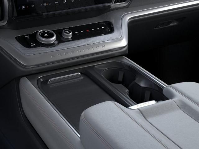 2025 Ford Expedition photo 14