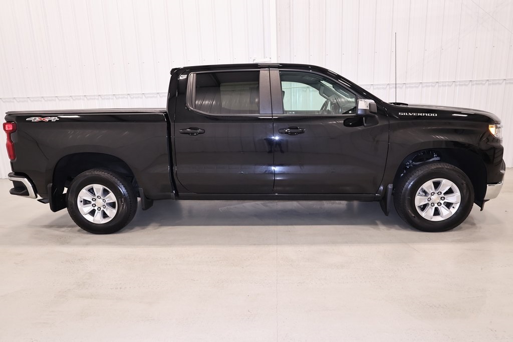 2023 Chevrolet Silverado 1500 LT photo 2