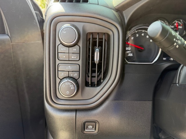 2022 Chevrolet Silverado 1500 Custom photo 14