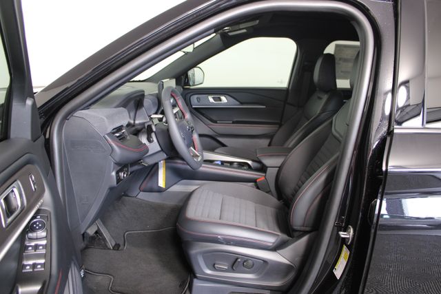 2025 Ford Explorer ST-Line photo 16