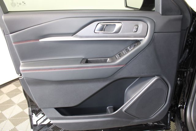 2025 Ford Explorer ST-Line photo 17