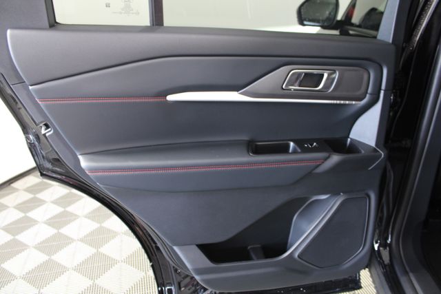 2025 Ford Explorer ST-Line photo 19