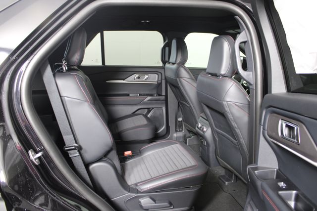 2025 Ford Explorer ST-Line photo 21