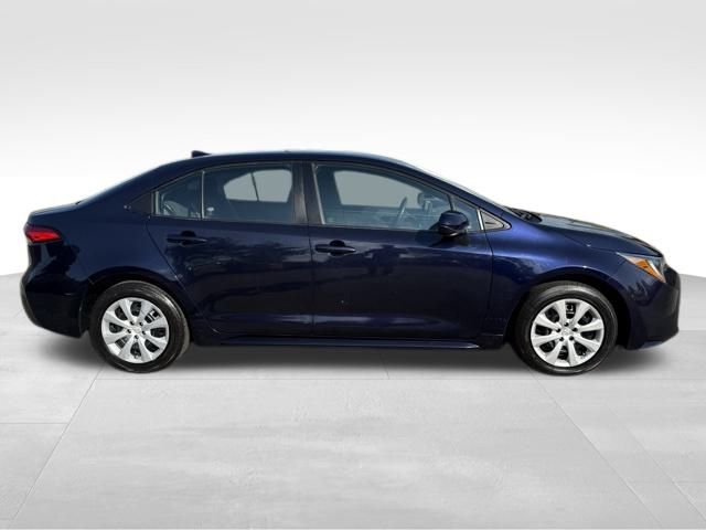 2022 Toyota Corolla LE photo 4