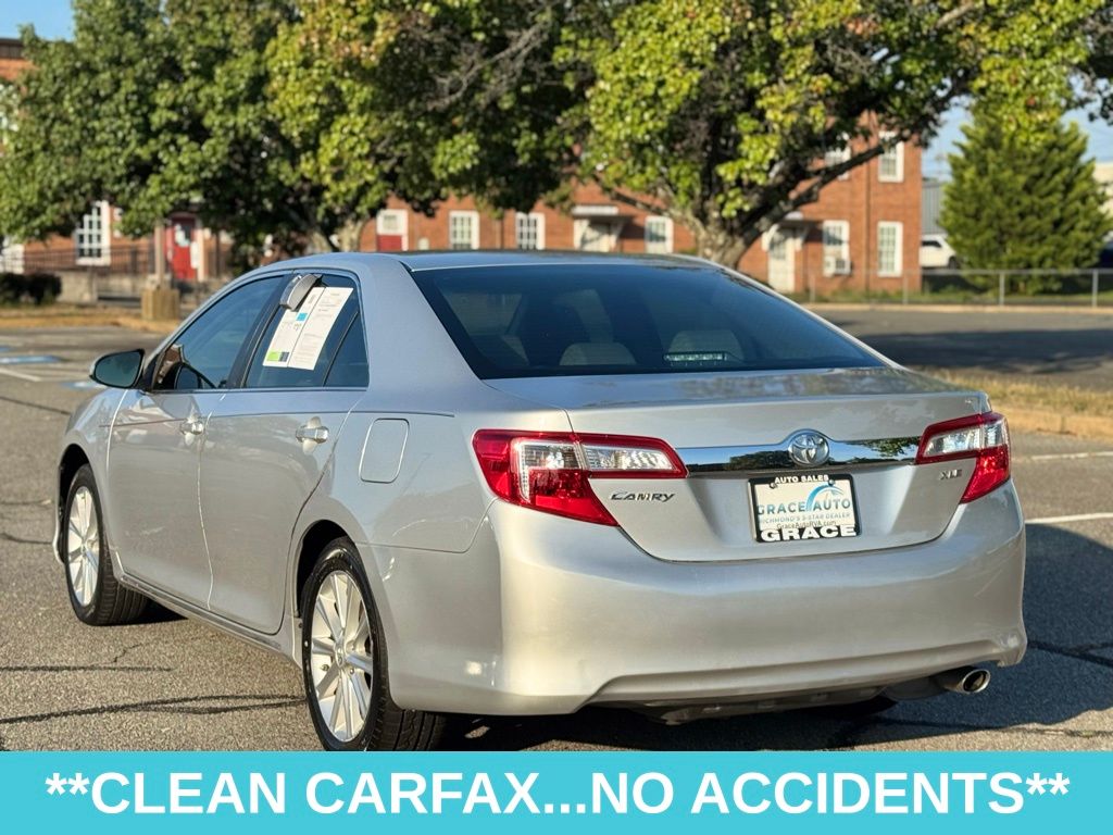 2014 Toyota Camry XLE photo 3