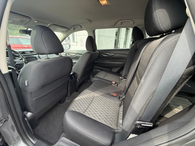 2018 Nissan Rogue SV photo 19