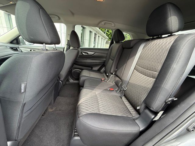 2018 Nissan Rogue SV photo 20