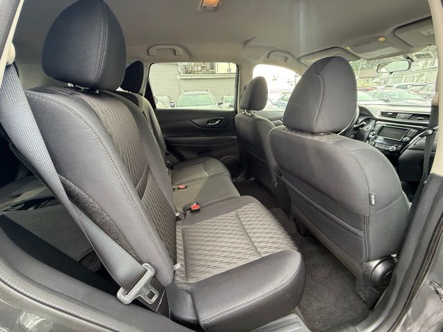 2018 Nissan Rogue SV photo 22