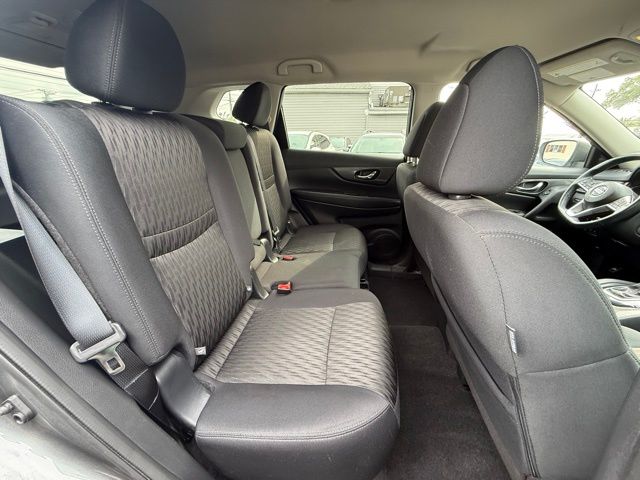 2018 Nissan Rogue SV photo 23