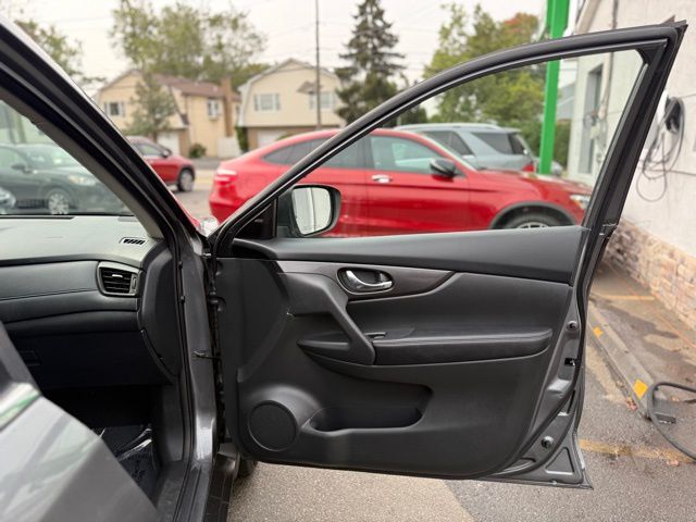 2018 Nissan Rogue SV photo 24