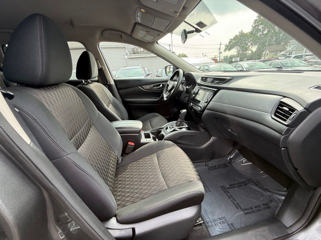 2018 Nissan Rogue SV photo 25
