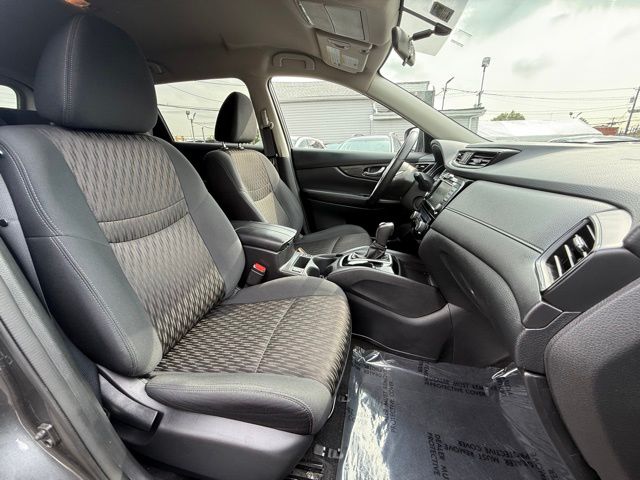 2018 Nissan Rogue SV photo 26