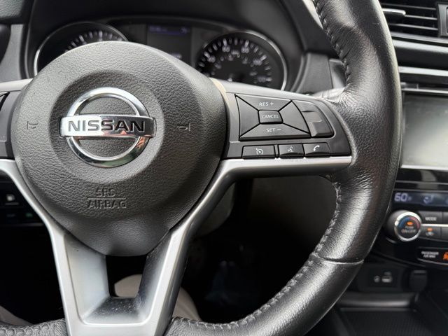 2018 Nissan Rogue SV photo 32