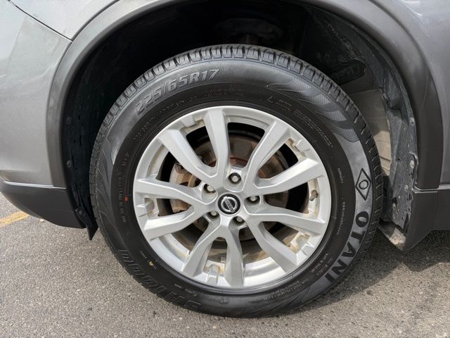 2018 Nissan Rogue SV photo 37