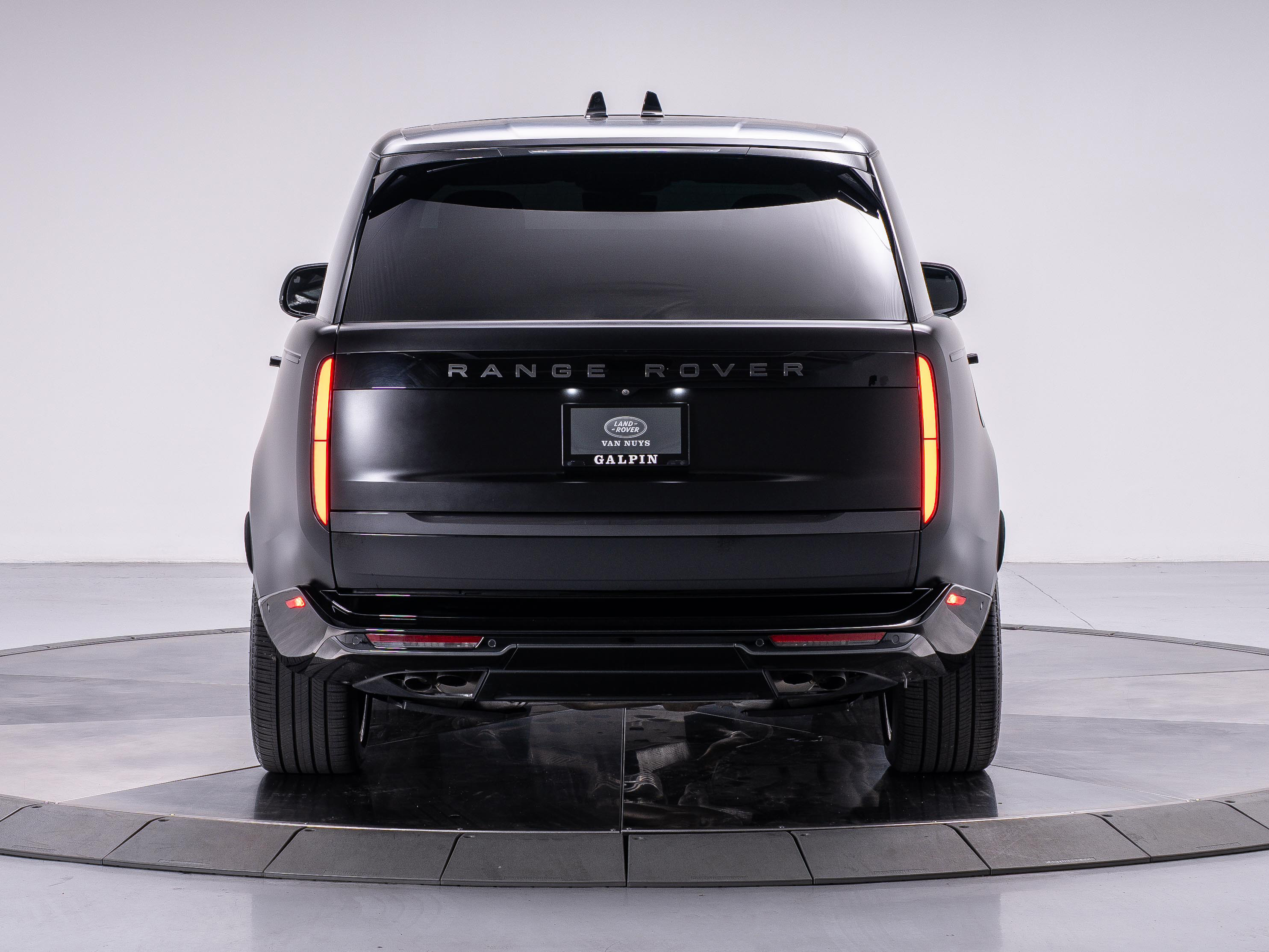 2025 Land Rover Range Rover SE photo 4