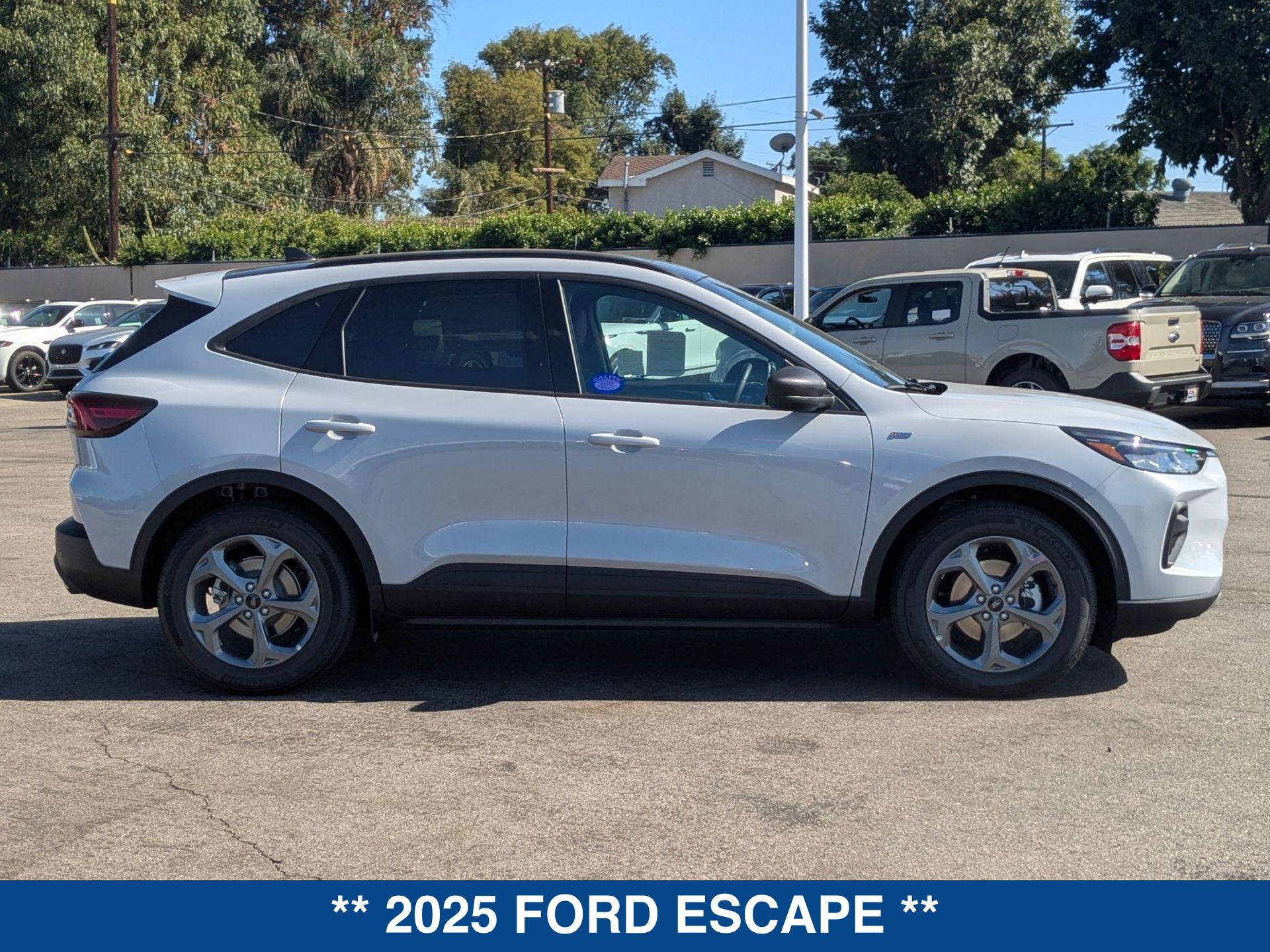2025 Ford Escape ST-Line photo 9