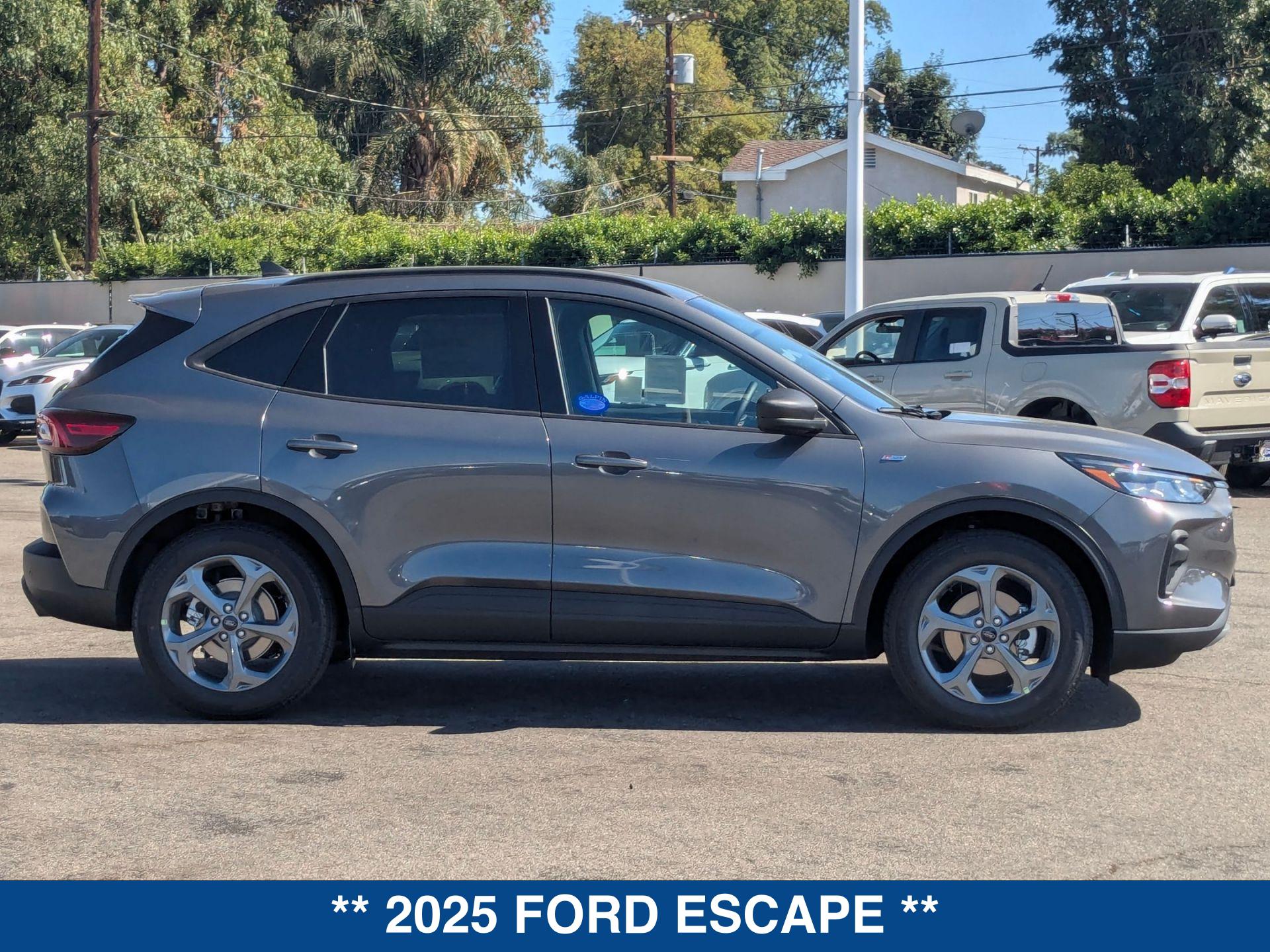 2025 Ford Escape ST-Line photo 9