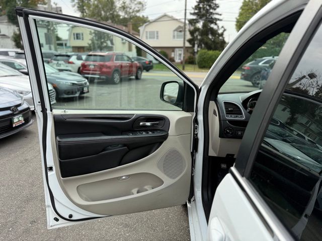 2019 Dodge Grand Caravan SXT photo 13