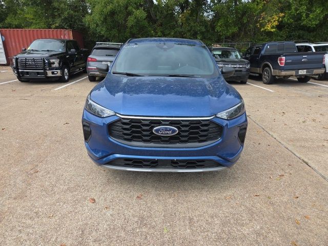 2023 Ford Escape ST-Line photo 4