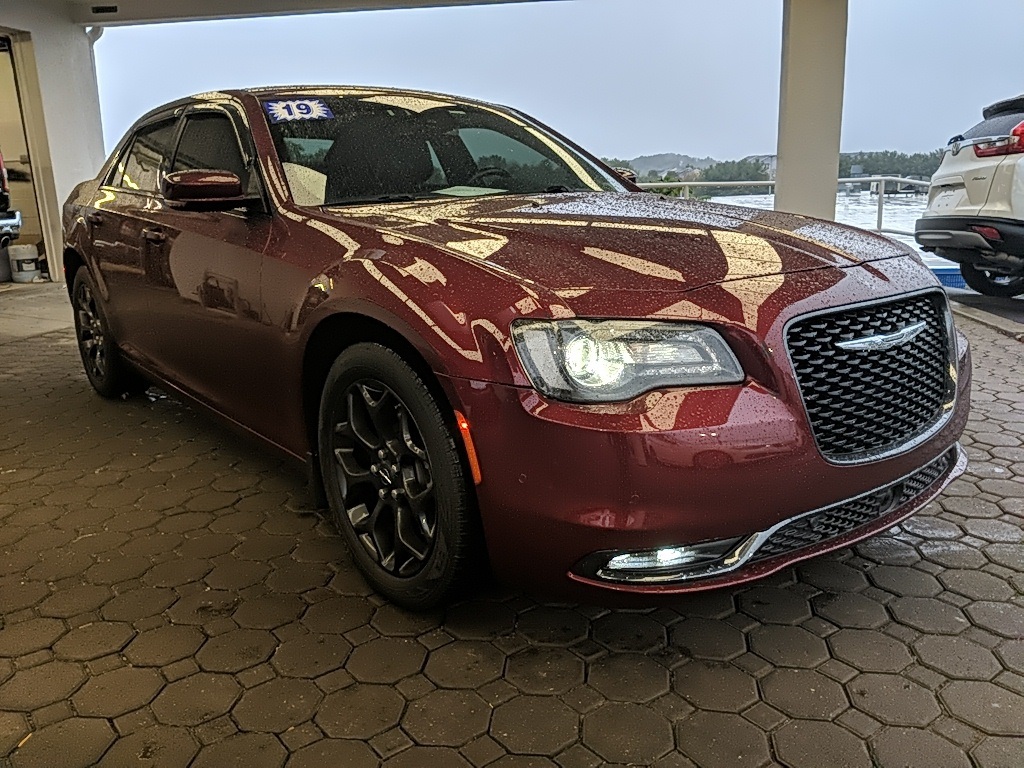 2019 Chrysler 300 S photo 3