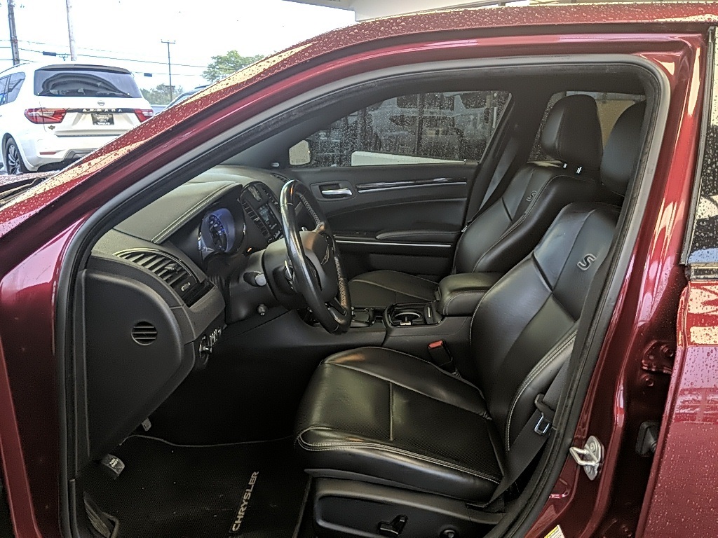 2019 Chrysler 300 S photo 10