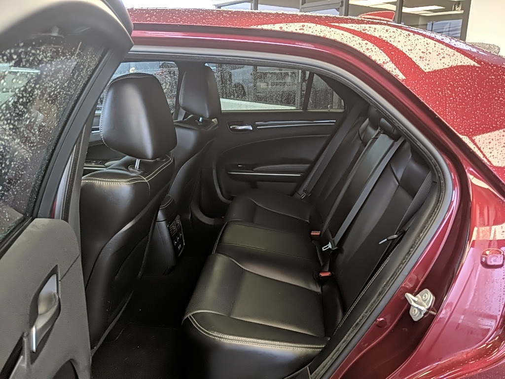 2019 Chrysler 300 S photo 11