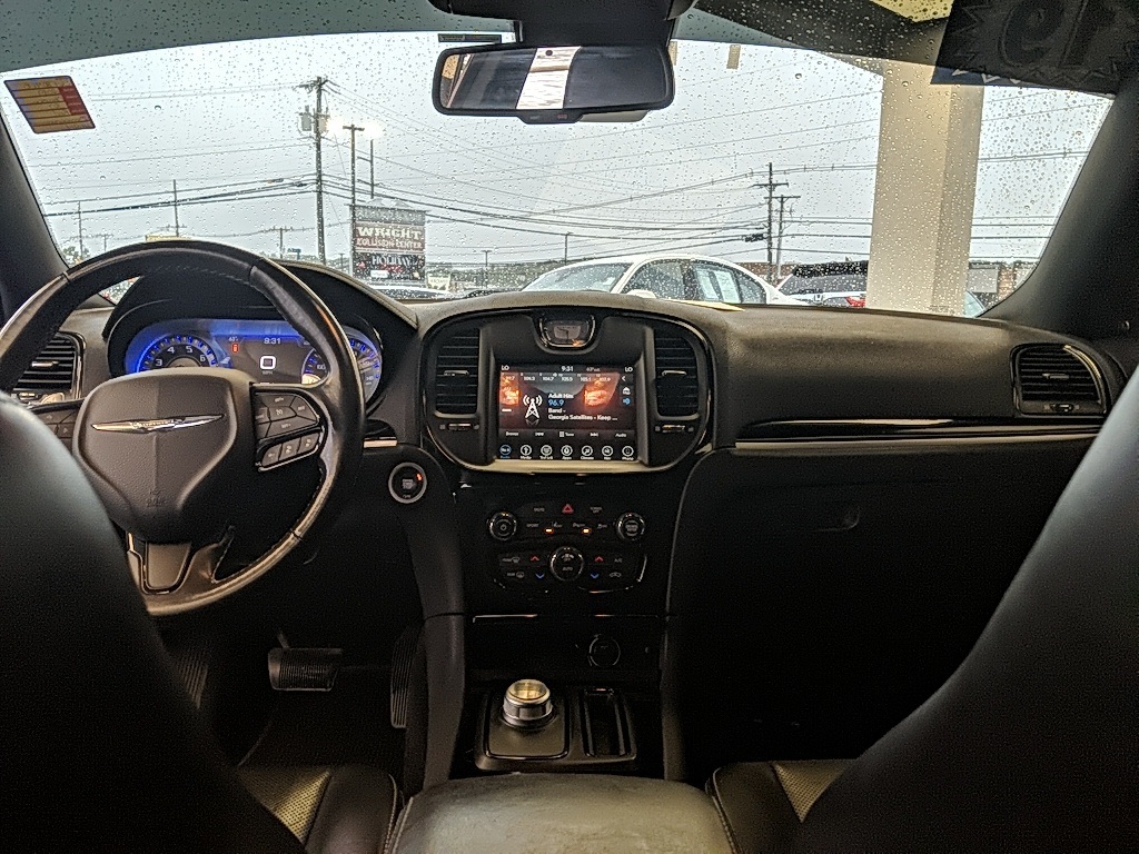 2019 Chrysler 300 S photo 12