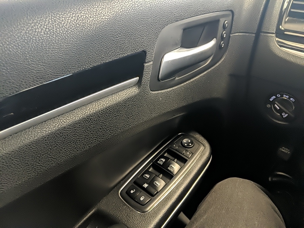 2019 Chrysler 300 S photo 24
