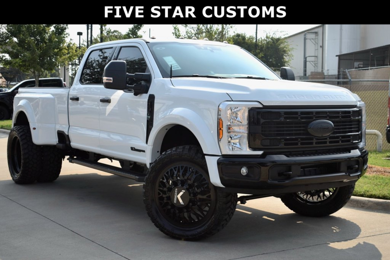 2025 Ford F-450 Super Duty XLT's photo