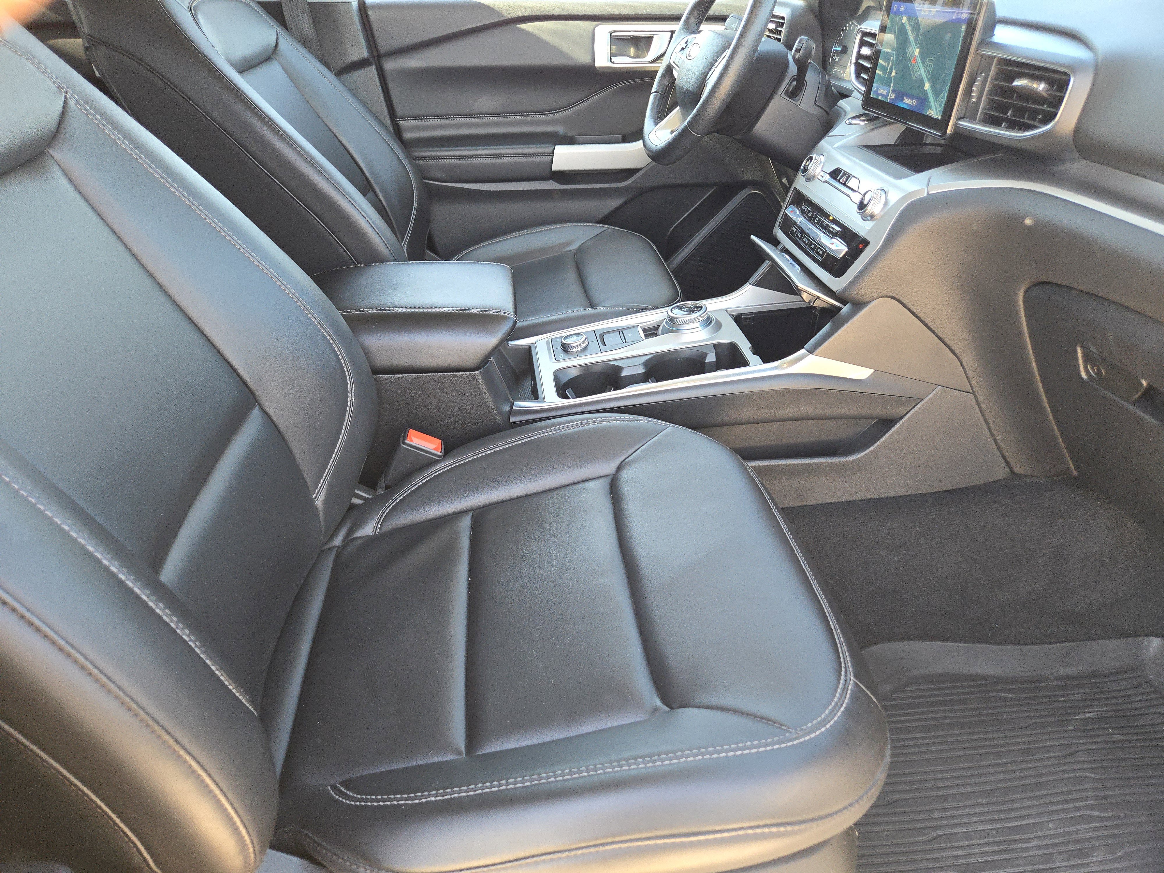 2022 Ford Explorer XLT photo 13