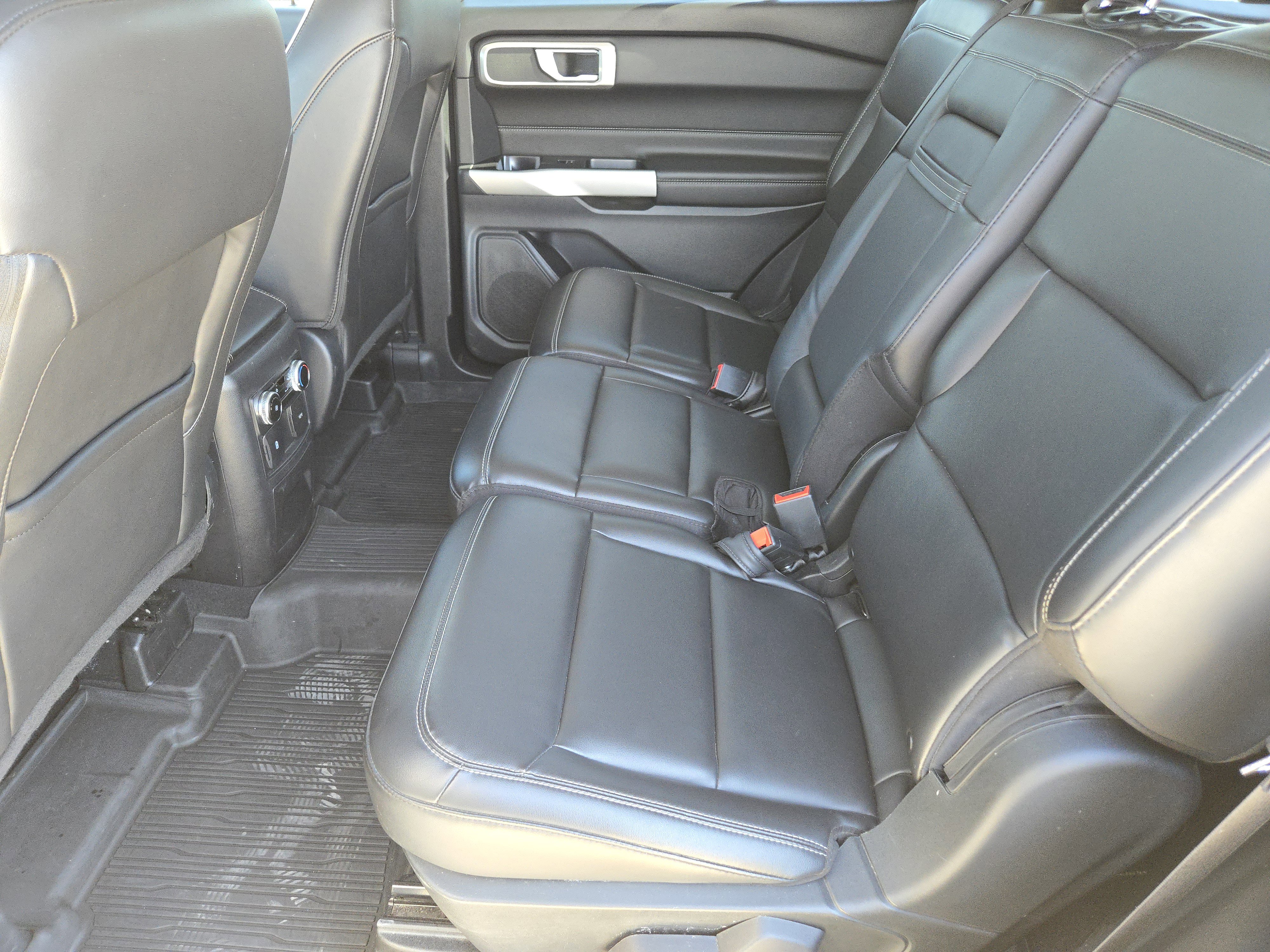 2022 Ford Explorer XLT photo 27