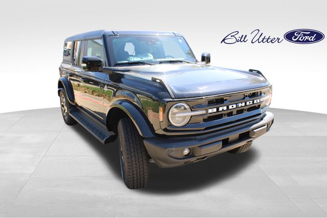 2025 Ford Bronco Outer Banks photo 2