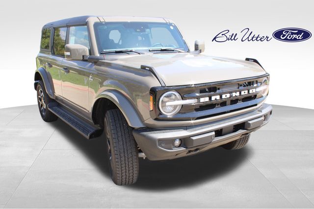 2025 Ford Bronco Outer Banks photo 2