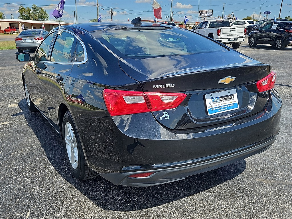 2023 Chevrolet Malibu LS photo 4