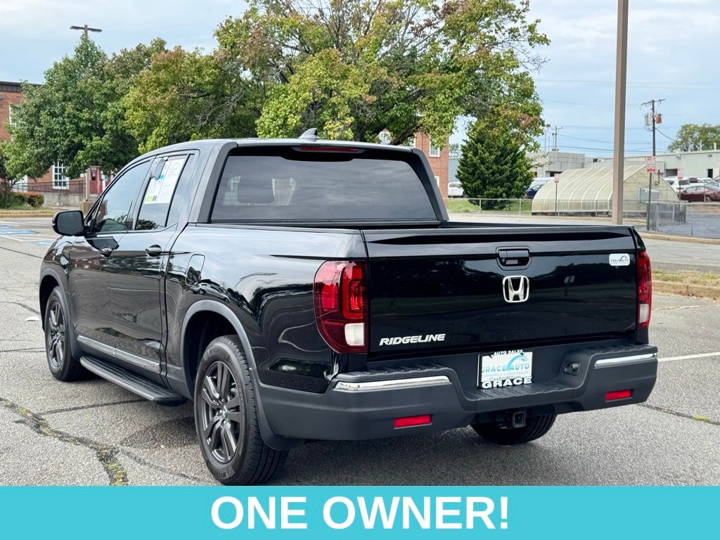 2017 Honda Ridgeline Sport photo 3