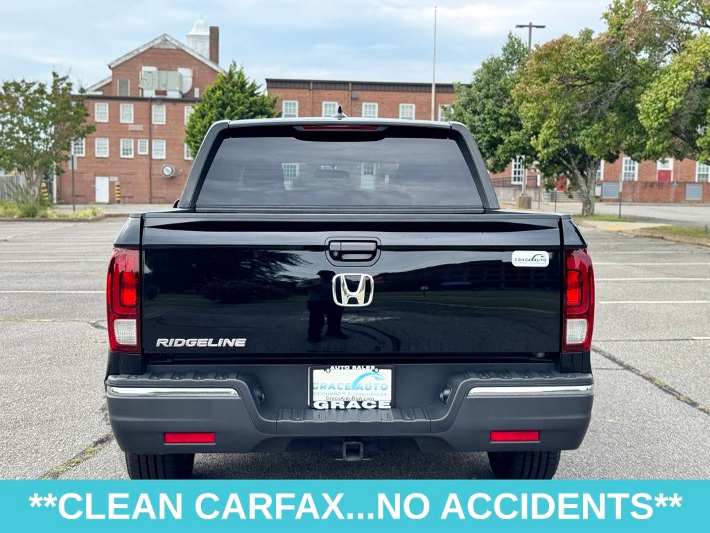 2017 Honda Ridgeline Sport photo 4
