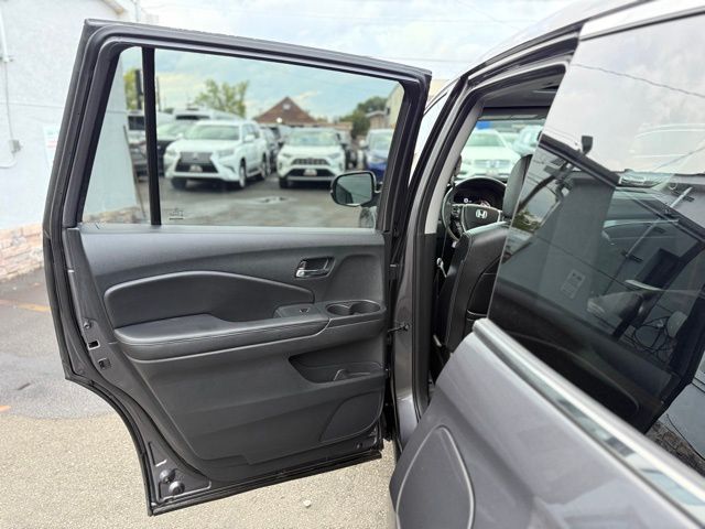 2017 Honda Pilot EX-L photo 18