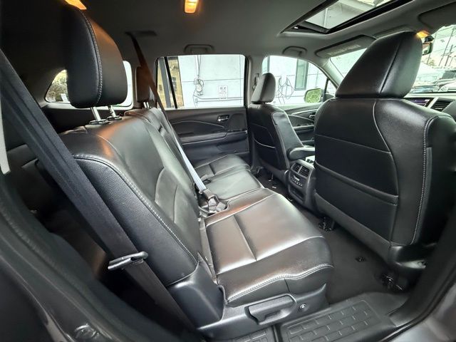 2017 Honda Pilot EX-L photo 23
